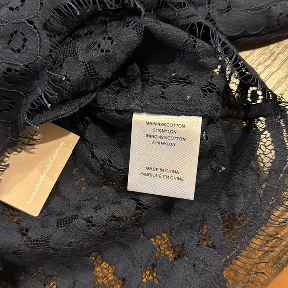 Keepsake the Label Sunshine Short Sleeve All Lace Crop Top Navy Size Small NWT - Picture 8 of 8